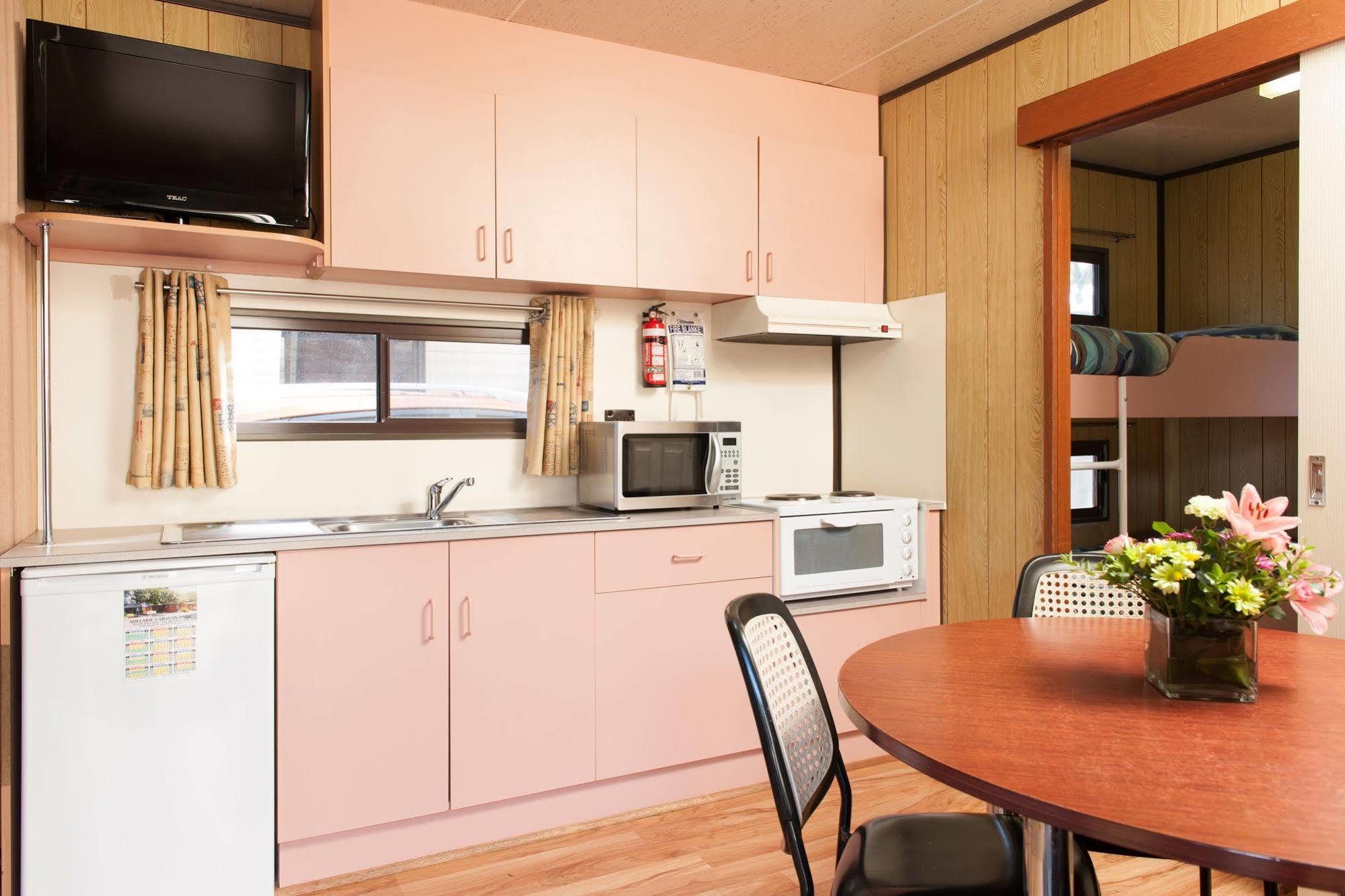 Adelaide Caravan Park - Aspen Holiday Parks Esterno foto